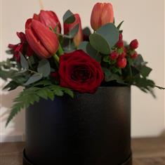 &#39;Sweet Love&#39; Hat Box Bouquet