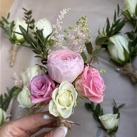 fwthumbbuttonhole3.jpg