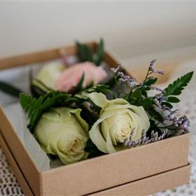 fwthumbbuttonhole4.jpg