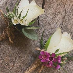 fwthumbuttonhole3.jpg